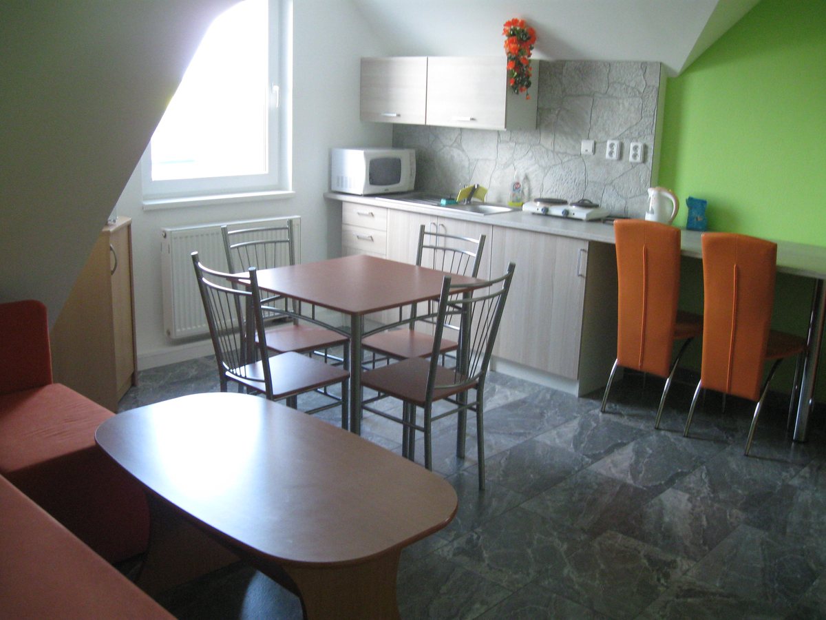 Kuchyňský a jídelní kout apartmánu