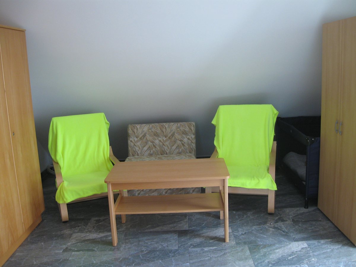 Obývací kout apartmánu s posezením