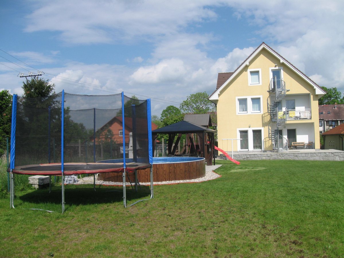 Objekt ubytování Na vyhlídce se zahradou a trampolínou