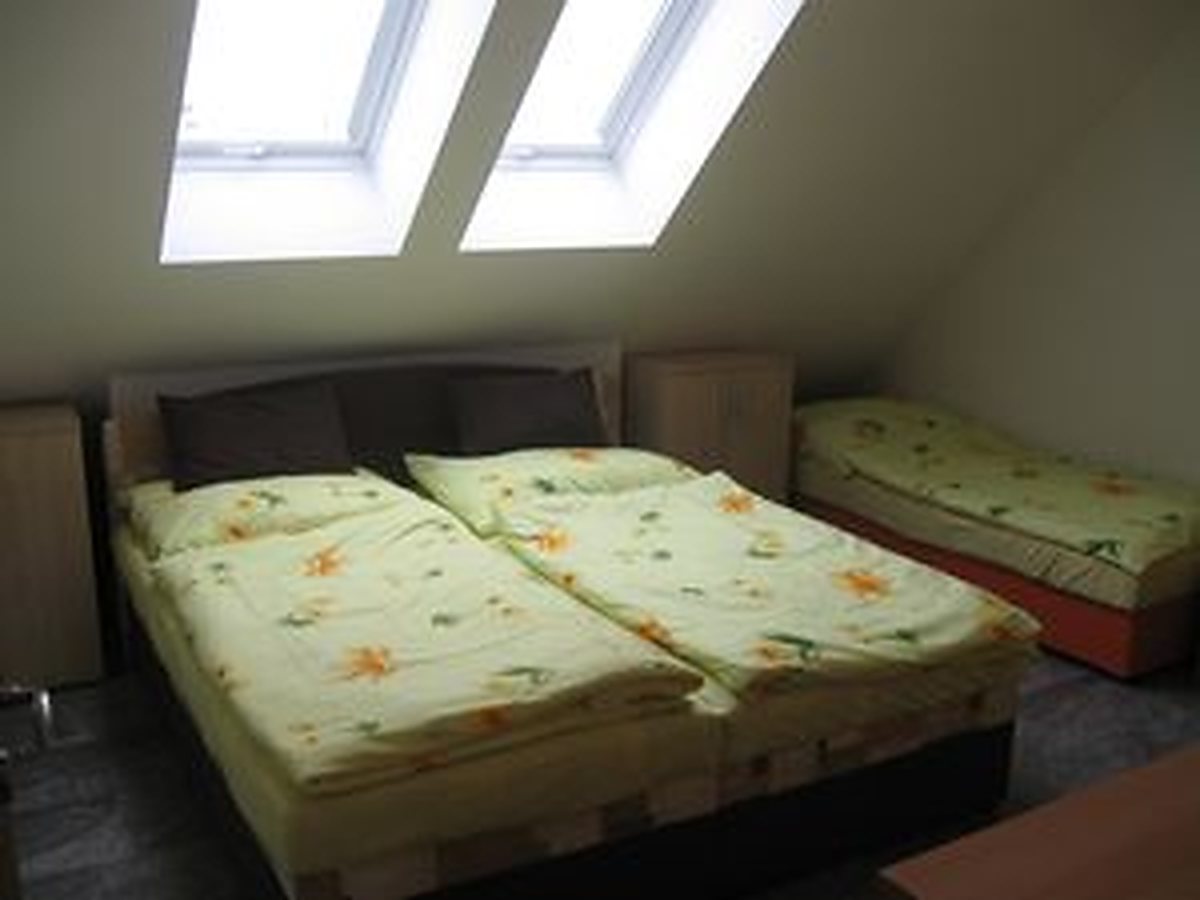 Pokoj s dvoulůžkem a samostatným lůžkem